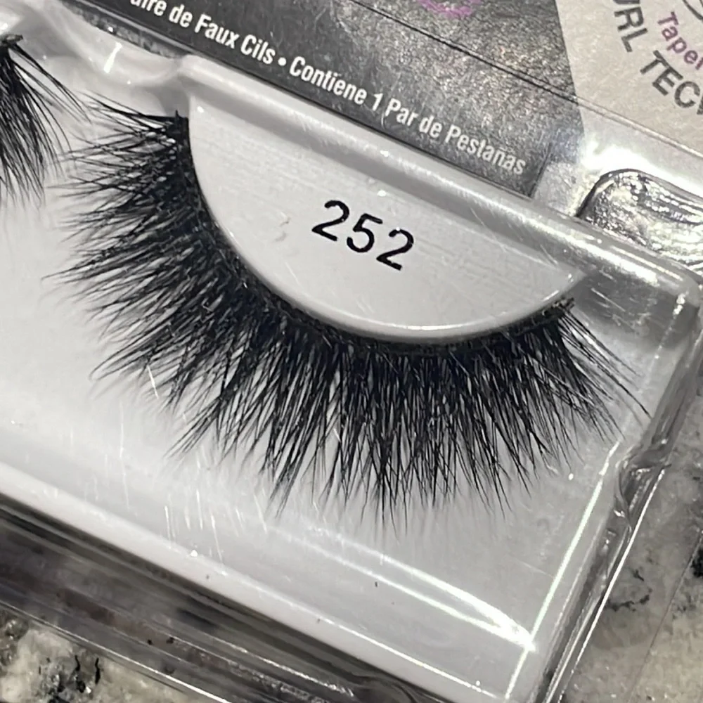 Ardell Mega Volume lashes styles 252 - Picture 3 of 4